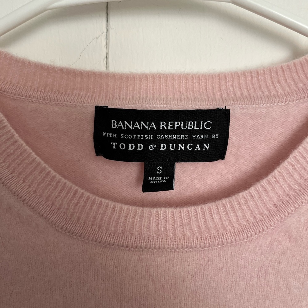 Banana Republic Cashmere Sweater - Picture 2 of 4